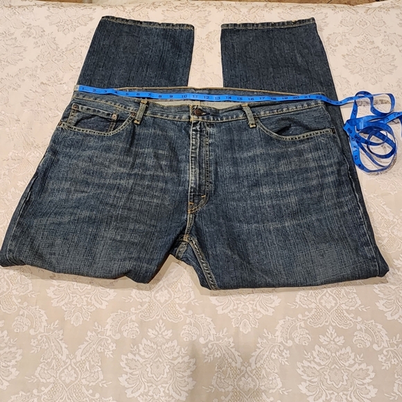 Men's Levi's 559s. Size Big and Tall 42x32 will fit 45x32.  Distressed Look. - Picture 11 of 13